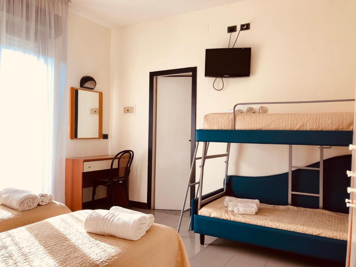Hotel Garisenda B&B - In Centro A Riccione - Экстерьер фото