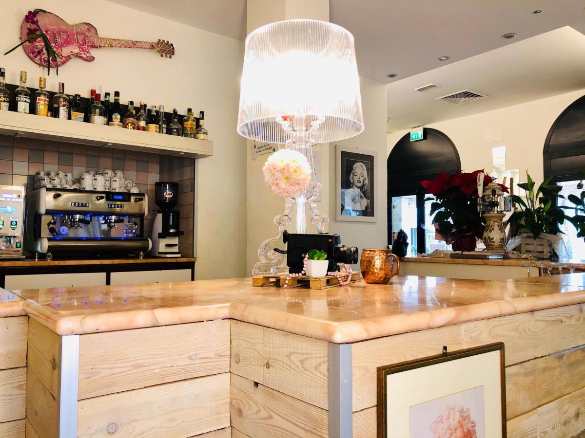 Hotel Garisenda B&B - In Centro A Riccione - Экстерьер фото